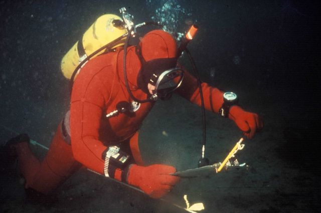 Diver conducting underwater survey Picture