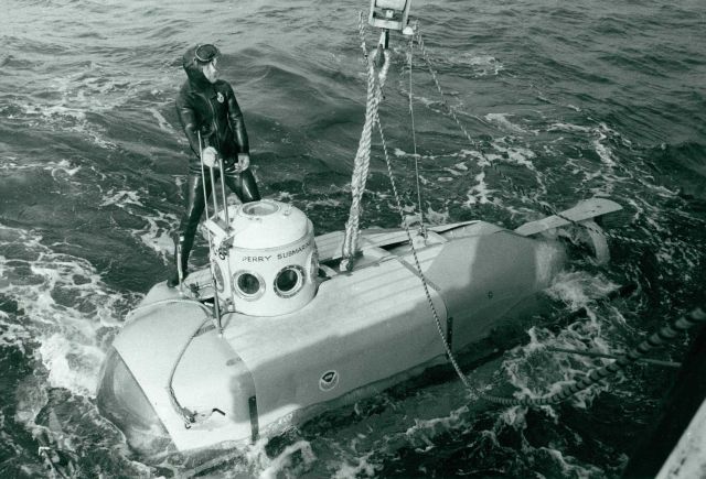 Retrieving Perry PC 8 submersible. Picture