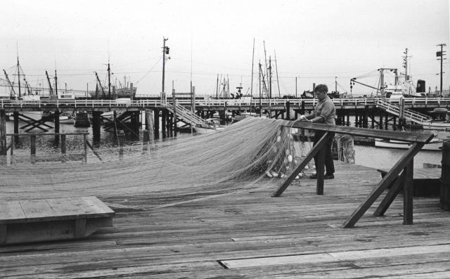 Repairing salmon nets Picture