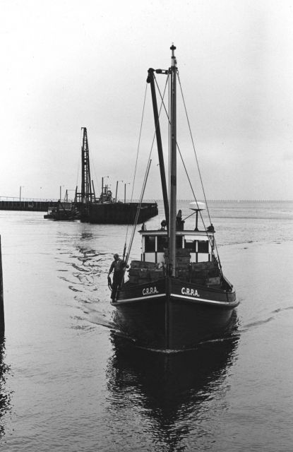 Columbia River Packers Association (CRPA) boat about to dock with load of salmon acquired from commercial salmon vessels. Picture