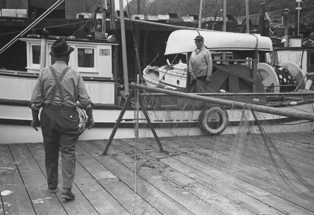 Repairing salmon nets Picture