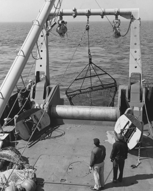 Lowering sea scallop dredge on the ALBATROSS IV Picture