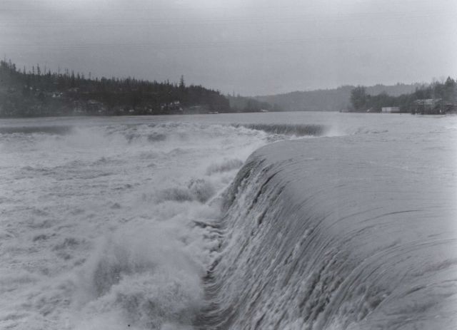 Willamette River during flood stage Picture