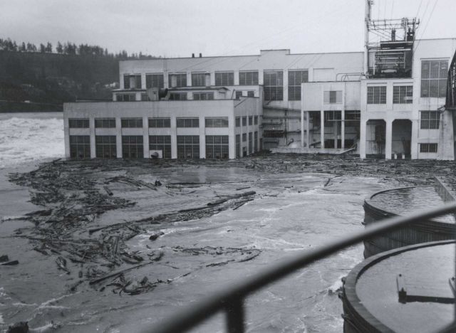 Entrance to the cul-de-sac at flood stage of the river Picture