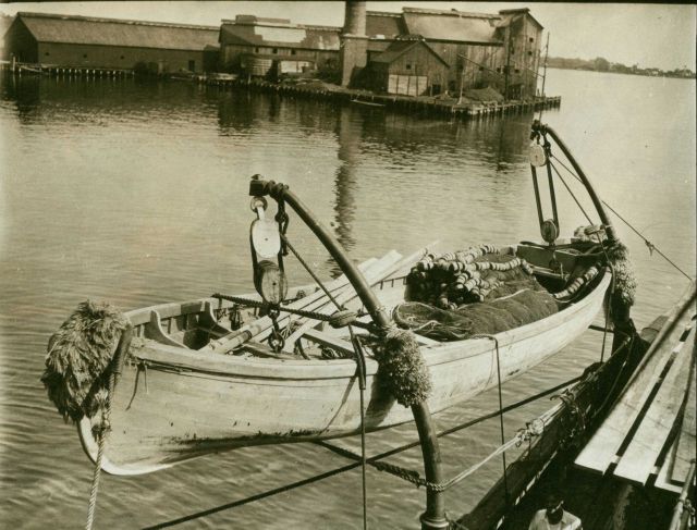 Boat tied Picture