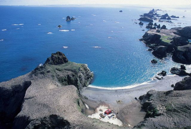 The Seal Island field camp and Beaker Bay on a clear, sunny day. Picture