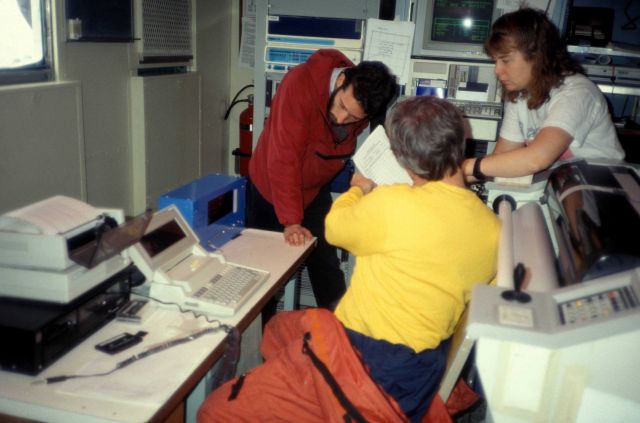 John Wormuth and AMLR scientists discuss data collection. Picture