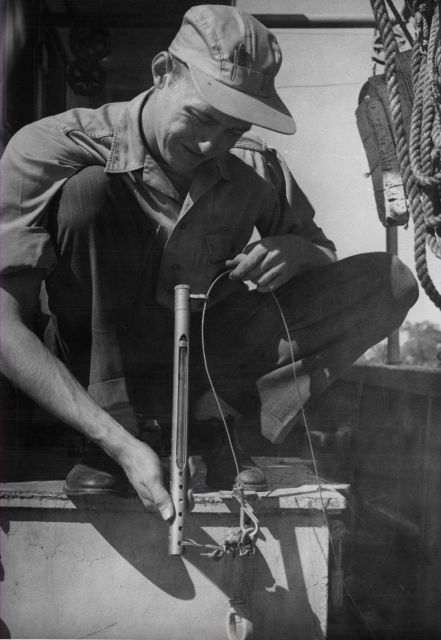 Preparing reversing thermometer for deployment Picture