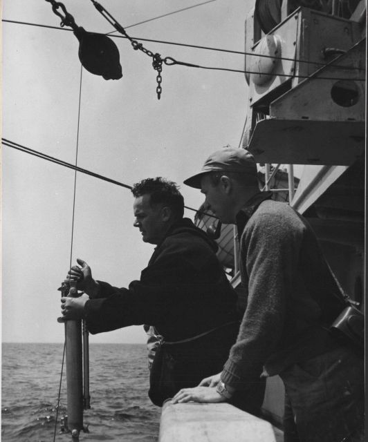 Lowering a Nansen bottle on the ALBATROSS III Picture