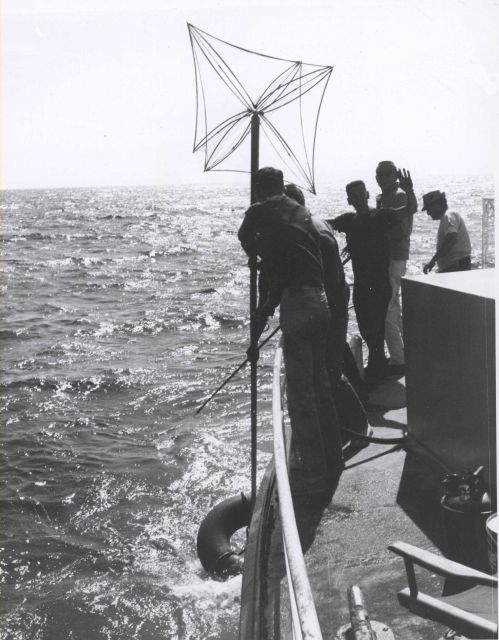 Setting a marker buoy on an offshore bank Picture