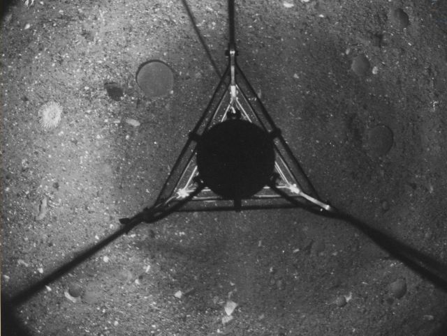 Underwater camera for bottom survey use Picture