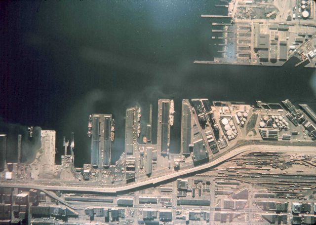 Aerial photograph of highly developed port area Picture