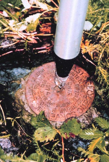 Center pole of fixed height tripod over station CHIR 1974. Picture