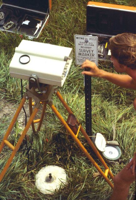 Hewlett-Packard Model 3800 electronic distance measuring device Picture