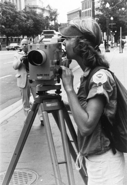 Anita Whitis, running the gun on White House leveling project Picture