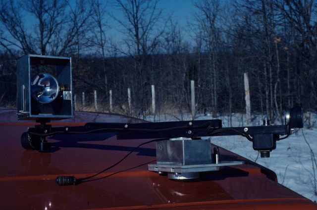 Remote control arm for mounting atop Swedish pole Picture