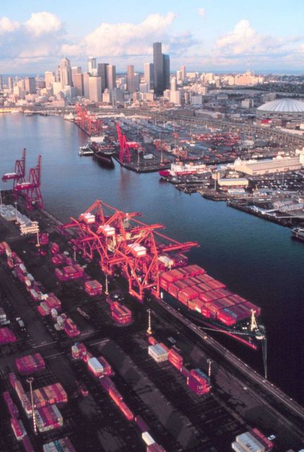 Containership piers in Seattle Picture
