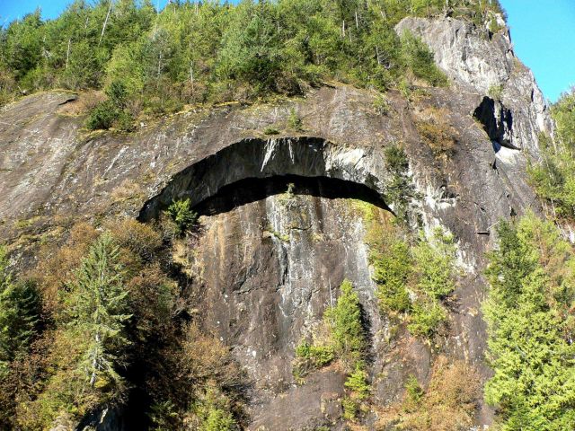 Freeze thaw cycle causes spalling of rocks along this cliff. Picture