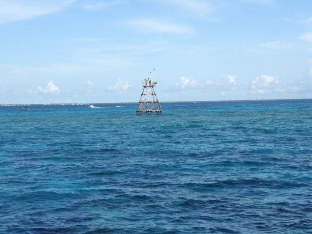 Molasses Reef unmanned light Picture