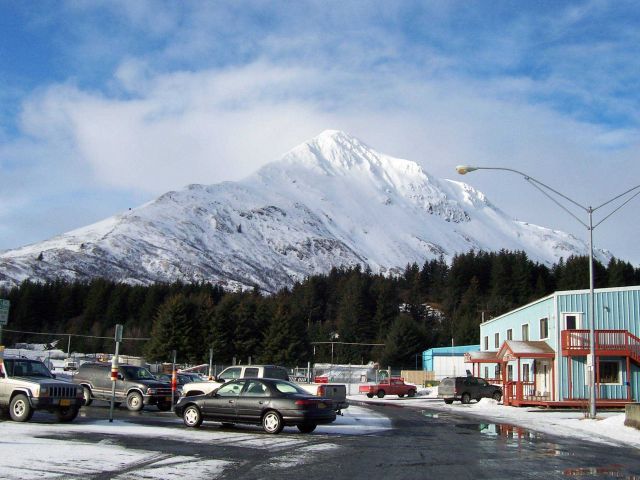 Mount Barometer seen from Kodiak street. Picture
