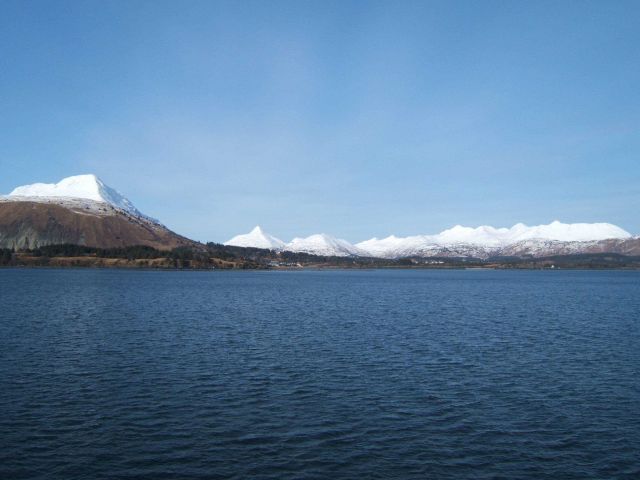 Mount Barometer seen to left while Pyramid Peak is seen in center. Picture