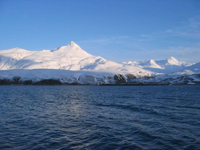 Pyramid Peak seen from offshore. Picture
