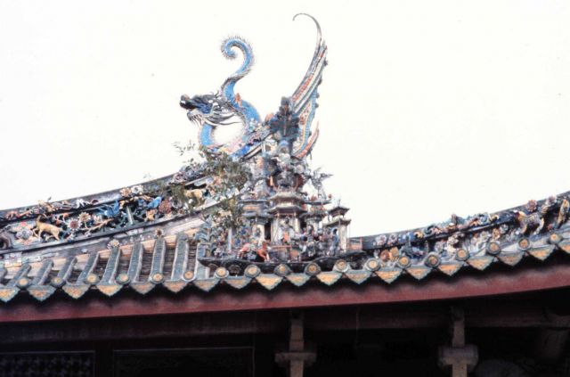 Decorative dragon on temple roof Picture