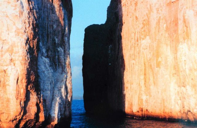 Kicker Rock passage Picture