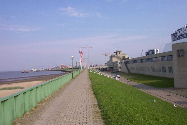 The walk along the seawall and dike at Bremerhaven. Picture