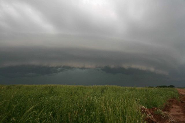 Spectacular thunderstorm and super cell clouds observed during VORTEX2. Picture