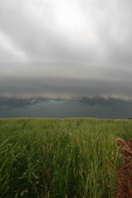 Spectacular thunderstorm and super cell clouds observed during VORTEX2. Picture