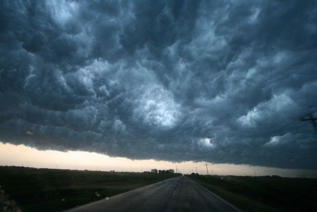 Spectacular thunderstorm and super cell clouds observed during VORTEX2. Picture