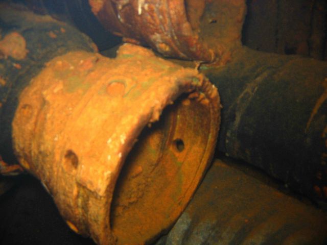 Fueling hoses on the Fukikawa Maru. Picture