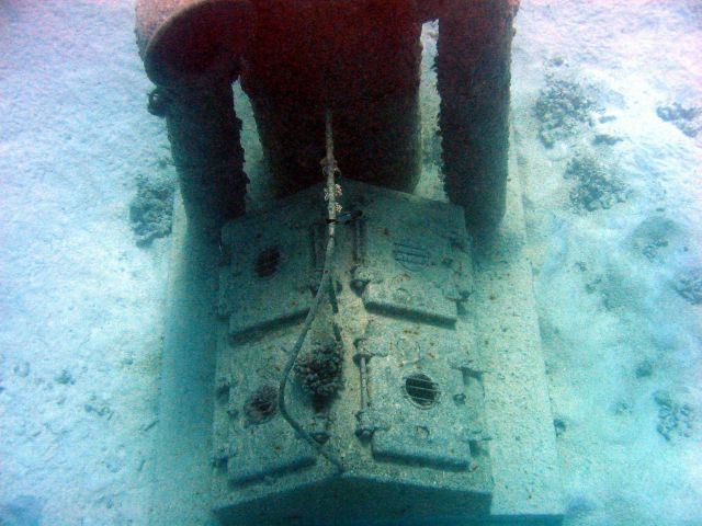 Debris from early Twentieth Century wreck on Pearl and Hermes Reef Picture