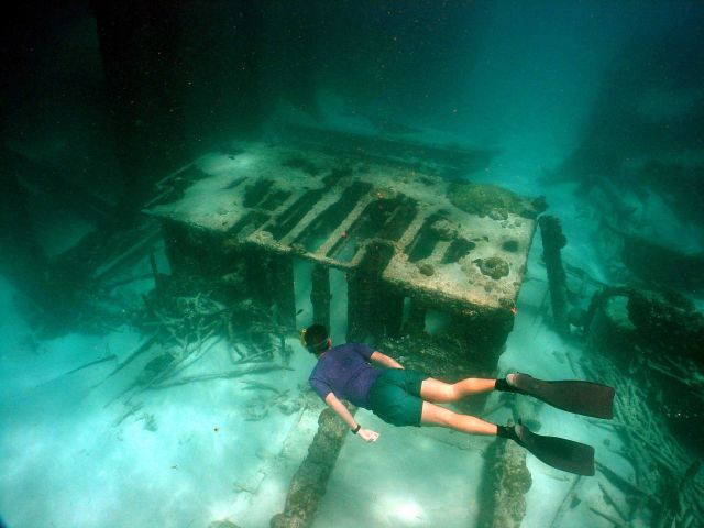 Snorkeling on a shallow shipwreck. Picture