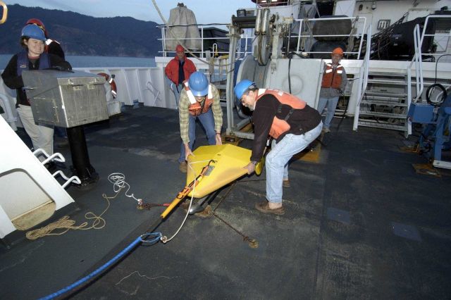 Klein sidescan 3000 on deck of the NOAA Ship McARTHUR II during the search for the airship MACON. Picture