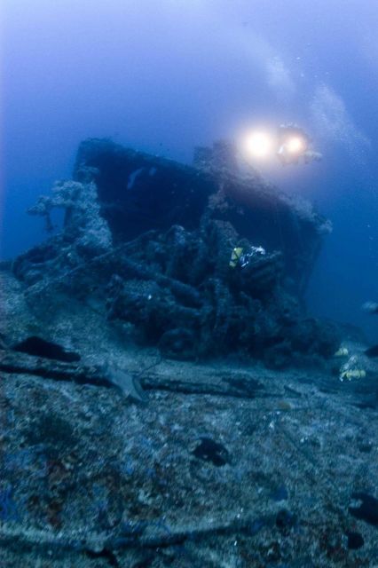 Divers on the shipwreck of the NORTHERN LIGHT at 190 feet. Picture