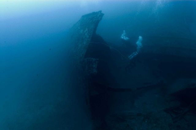 Divers on the shipwreck of the NORTHERN LIGHT at 190 feet. Picture