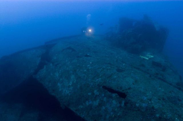 Divers on the shipwreck of the NORTHERN LIGHT at 190 feet. Picture