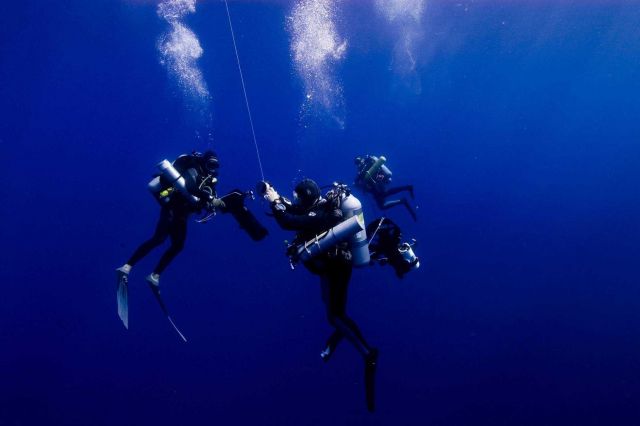 Diving archaeological team descending to the remains of the NORTHERN LIGHT. Picture
