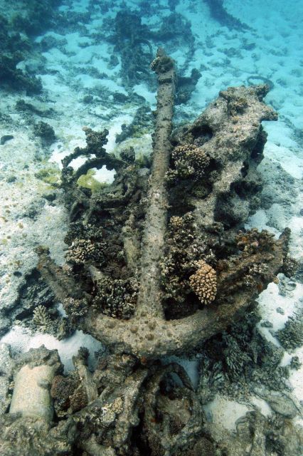Anchor and bow section of the whaling ship PARKER at Kure Atoll. Picture