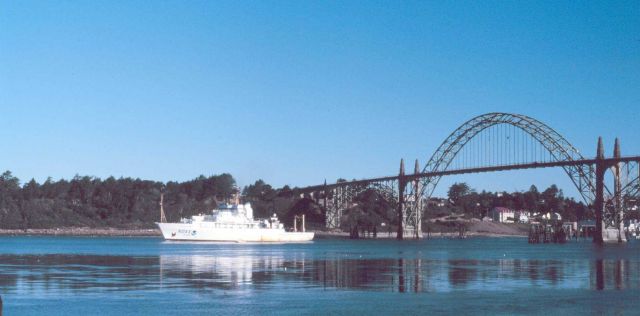 The NOAA Ship RONALD H Picture
