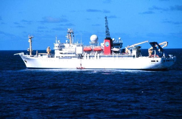 Instrument intercomparison with the Indian R/V SAGAR KANYA during INDOEX (RB-99-02) Picture