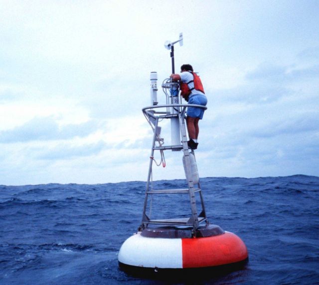 Maintaining Atlas TOGA-TAO buoys on the equatorial El Nino array Picture