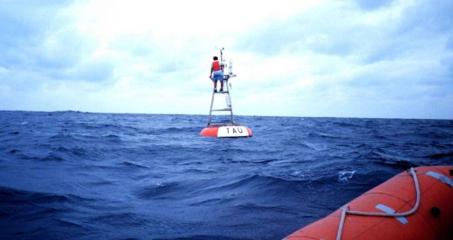 Maintaining Atlas TOGA-TAO buoys on the equatorial El Nino array Picture