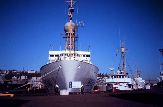 The bow of the NOAA Ship RONALD H Picture