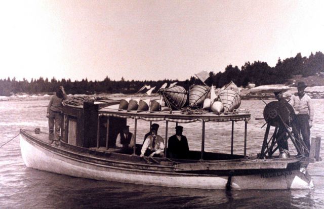 Wire drag guide launch working in Maine in 1906 Picture