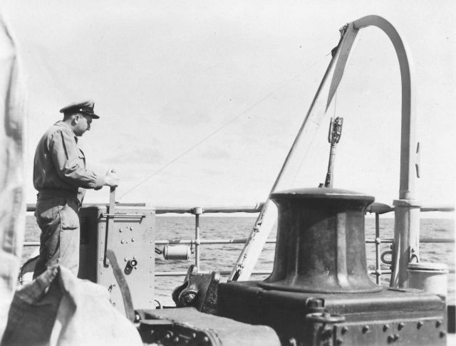 Deploying the bathythermograph to obtain temperature information for correcting acoustic soundings Picture