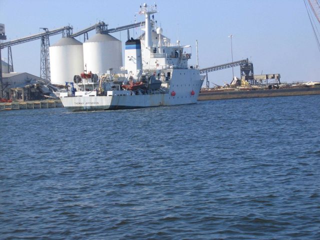 Starboard quarter view of NOAA Ship THOMAS JEFFERSON Picture
