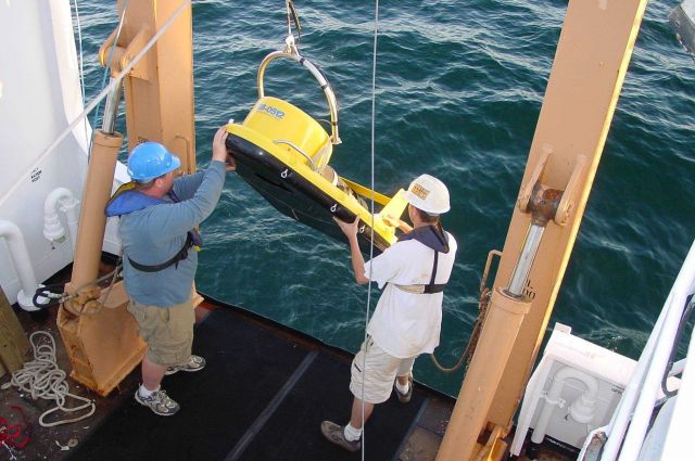An EdgeTech SB 0512 combination sidescan sonar and bottom penetration sonar towfish being deployed from the DELAWARE II during habitat mapping operati Picture